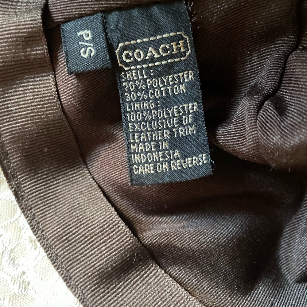 Coach cream color hat with white leather metal buckle belt. Size PS. - Picture 7 of 15